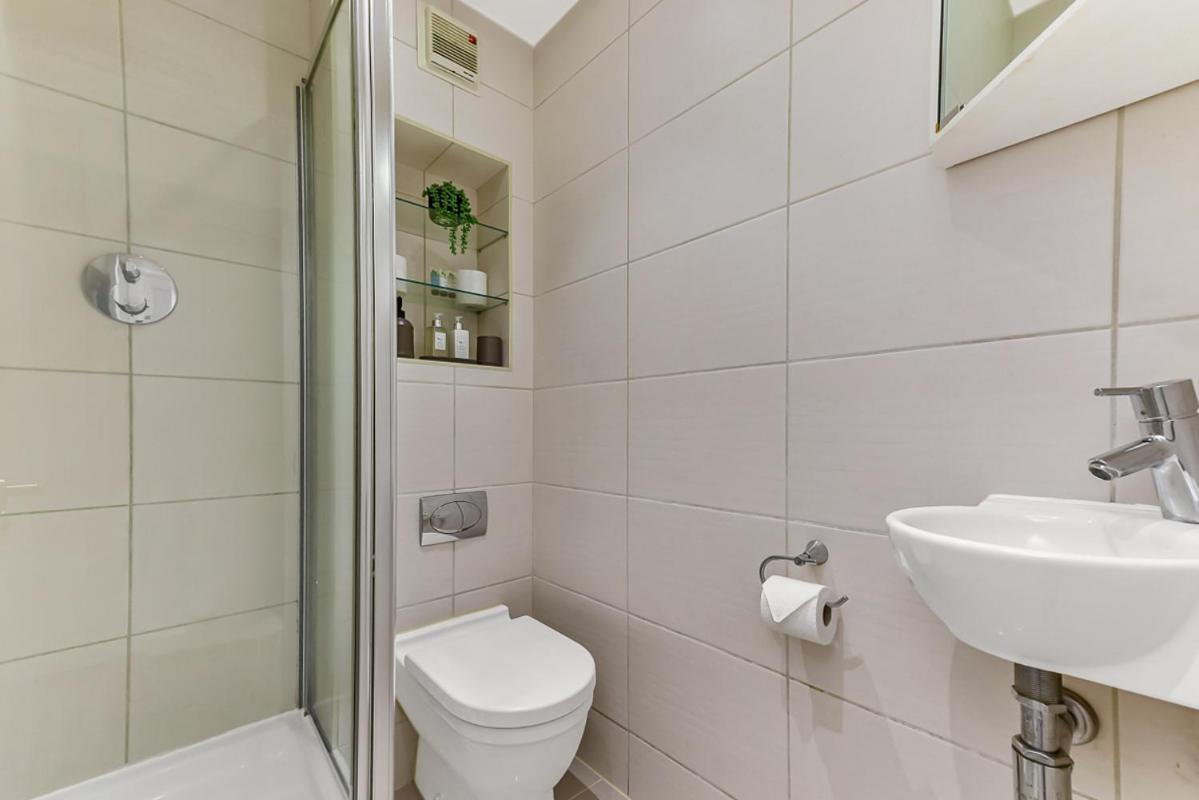Spacious Cosy 2 Bed Flat, Central Londen Buitenkant foto